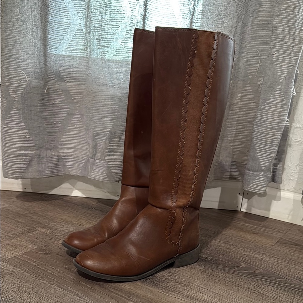 LC Lauren Conrad Cream Winter Rain Boots